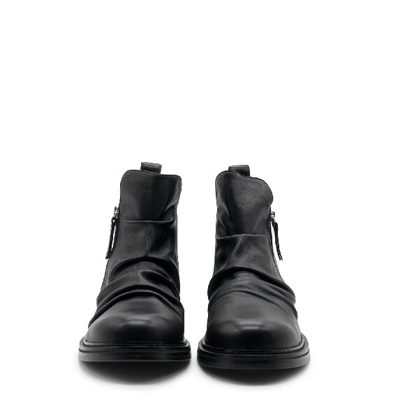 Gentleman Black Zipped Half Boots 