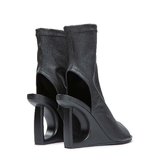  D Open black ankle boot