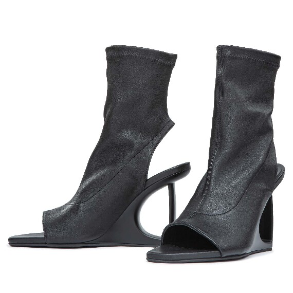  D Open black ankle boot