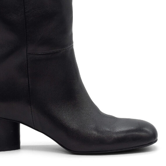 H12 Drop – Minimal black boot in leather  